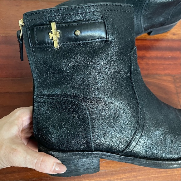 Tory Burch Selena Boots Black Size 8 Crinkle Distressed Leather Logo Metallic - Picture 3 of 12